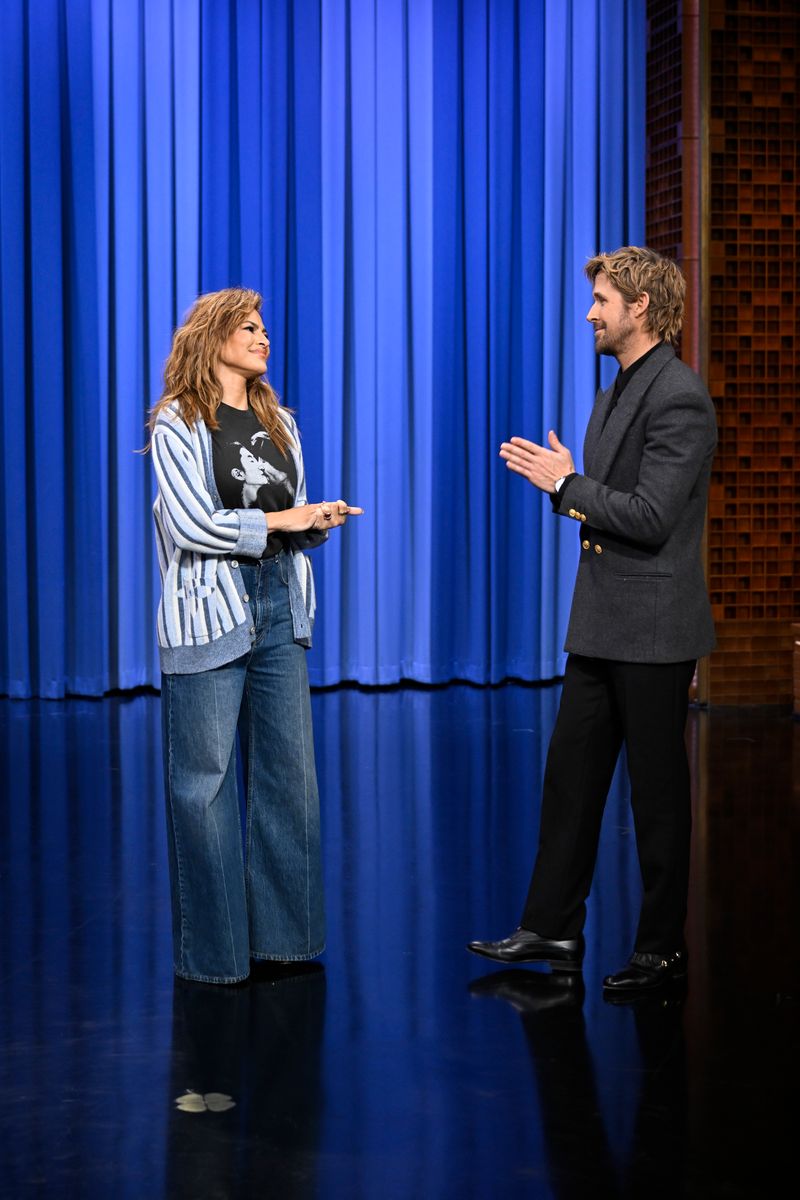 Gosling immediately took her hand and guided her onto the stage as the audience cheered.