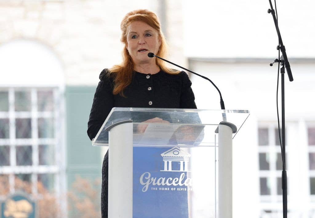 sarah ferguson speaking at lisa marie presley's memorial in graceland