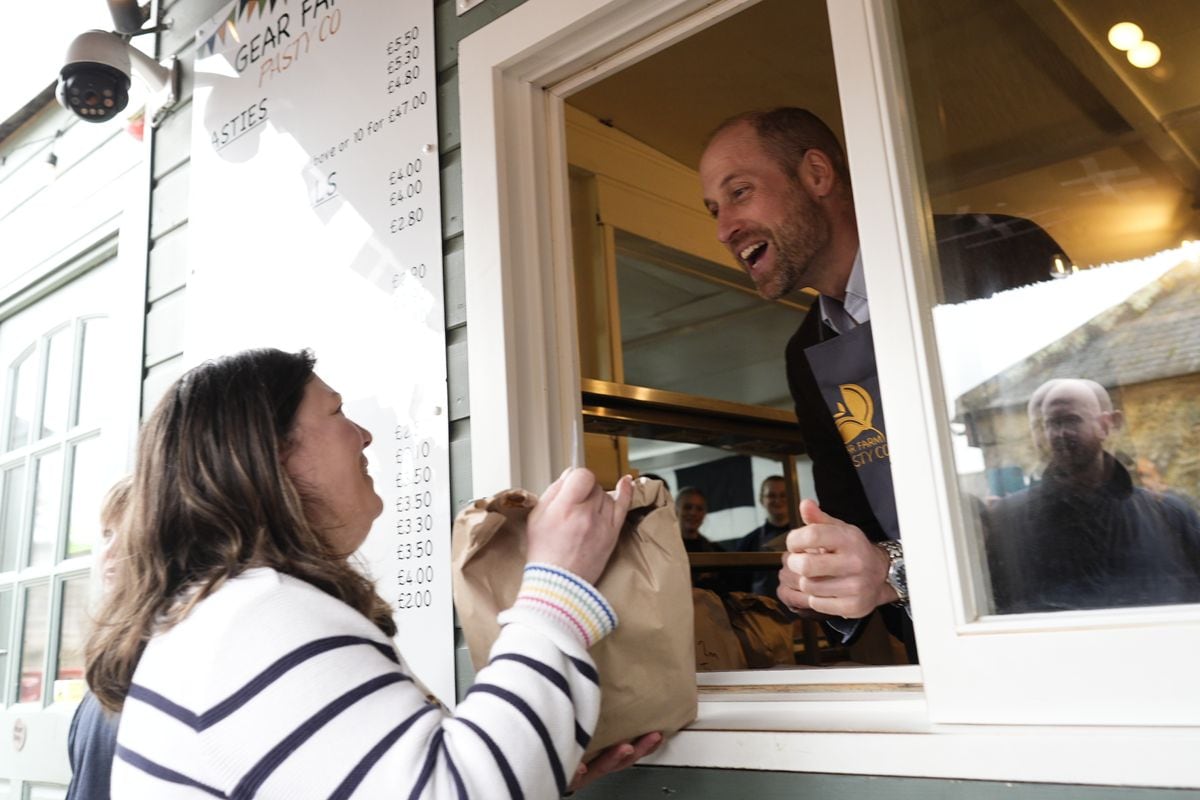 Prince William served customer while visiting one of Cornwall's most famous pastry shops 