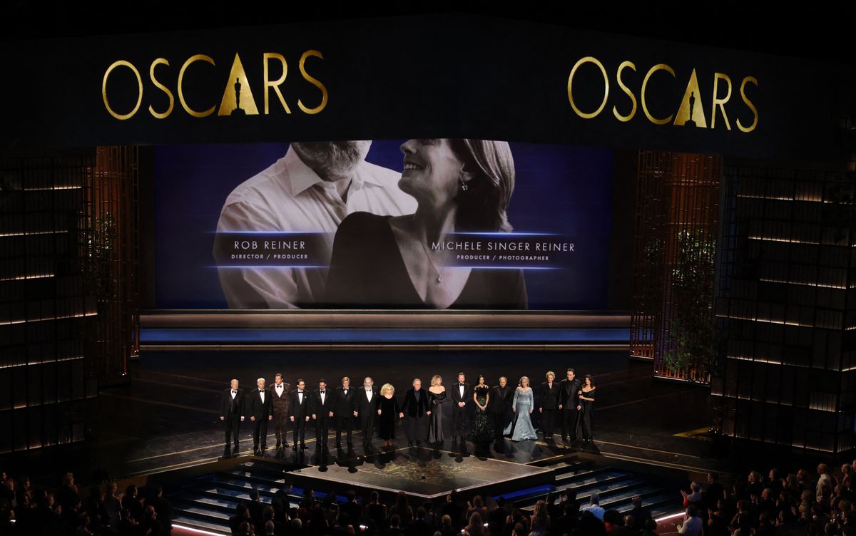 Michael McKean, Christopher Guest, Jerry O'Connell, Wil Wheaton, Fred Savage, Cary Elwes, Mandy Patinkin, Carol Kane, Billy Crystal, Meg Ryan, Kiefer Sutherland, Demi Moore, Kevin Pollak, Kathy Bates, Annette Bening, John Cusack and Daphne Zuniga onstage at the Oscars