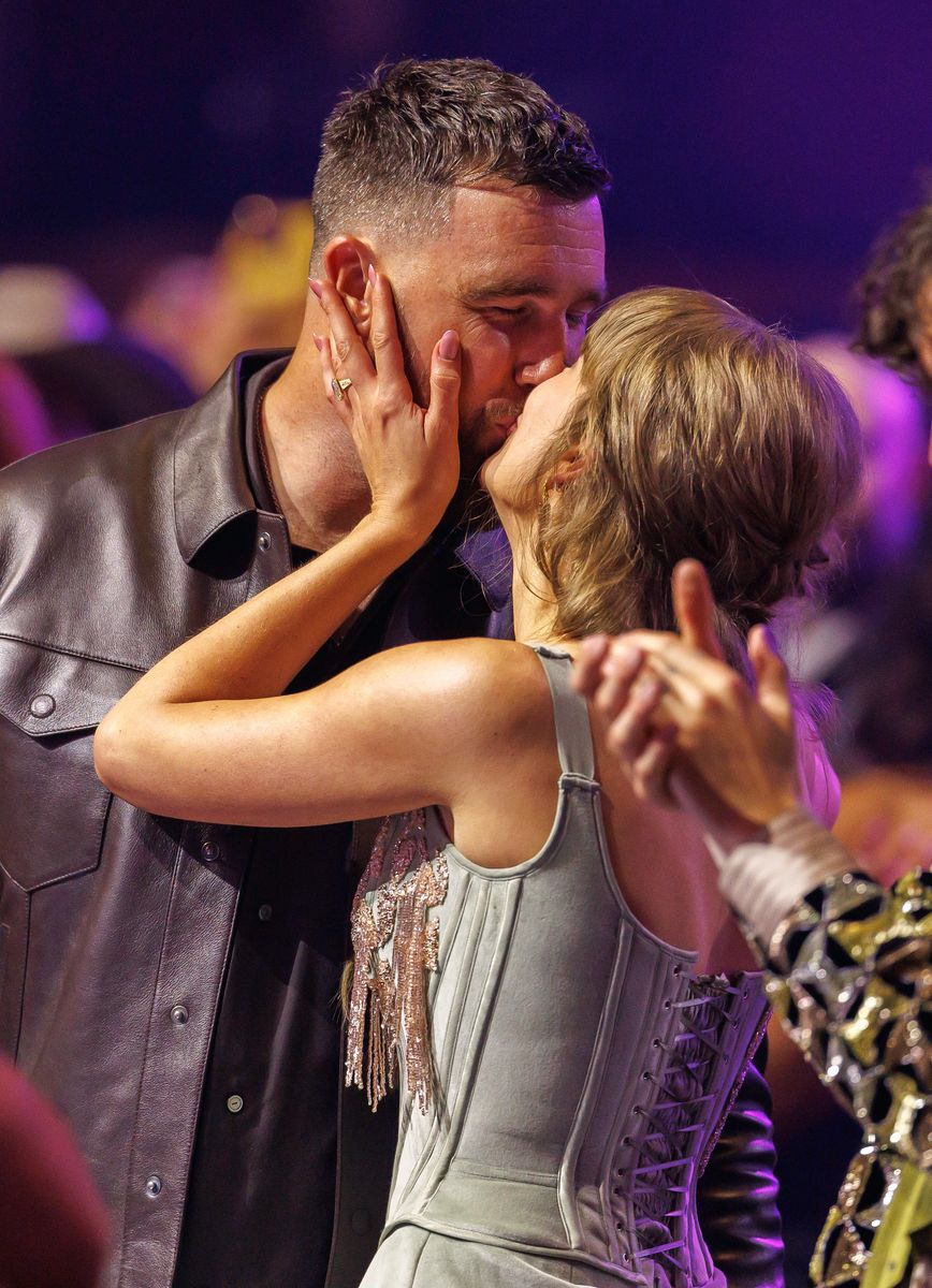The couple made a loved up appearence at the 2026 iHeartRadio Music Awards