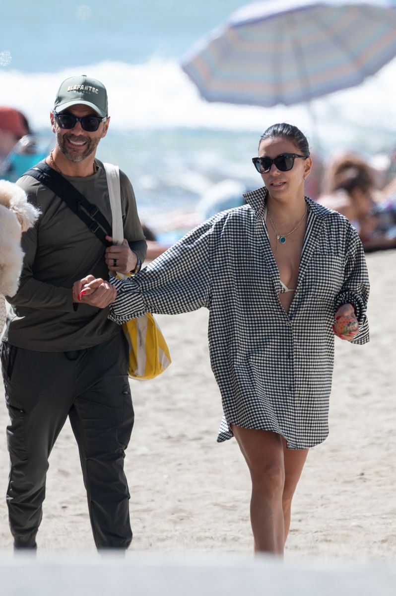 

Bastón kept his look casual in sporty beachwear.