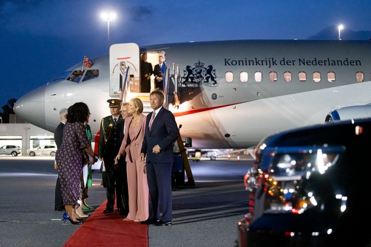 King Willem-Alexander of The Netherlands piloted Fokker 70 aircraft for Cityhopper for over 20 years before retraining on the Boeing 737, completing his final scheduled flight on that model in March 2026. 