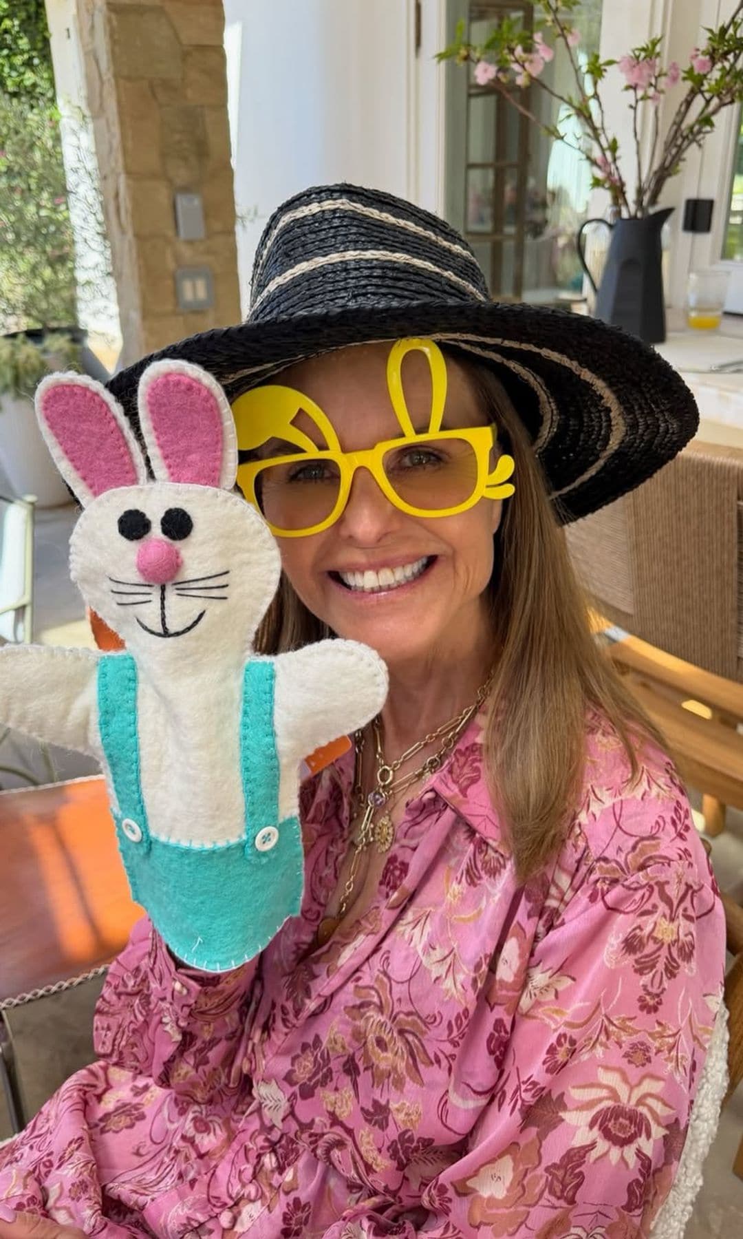 Maria Shriver playfully wore some bunny glasses and hand puppet