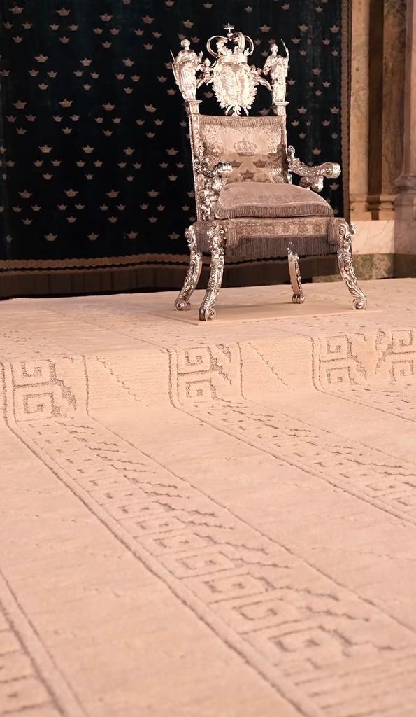 The carpet given to the King
