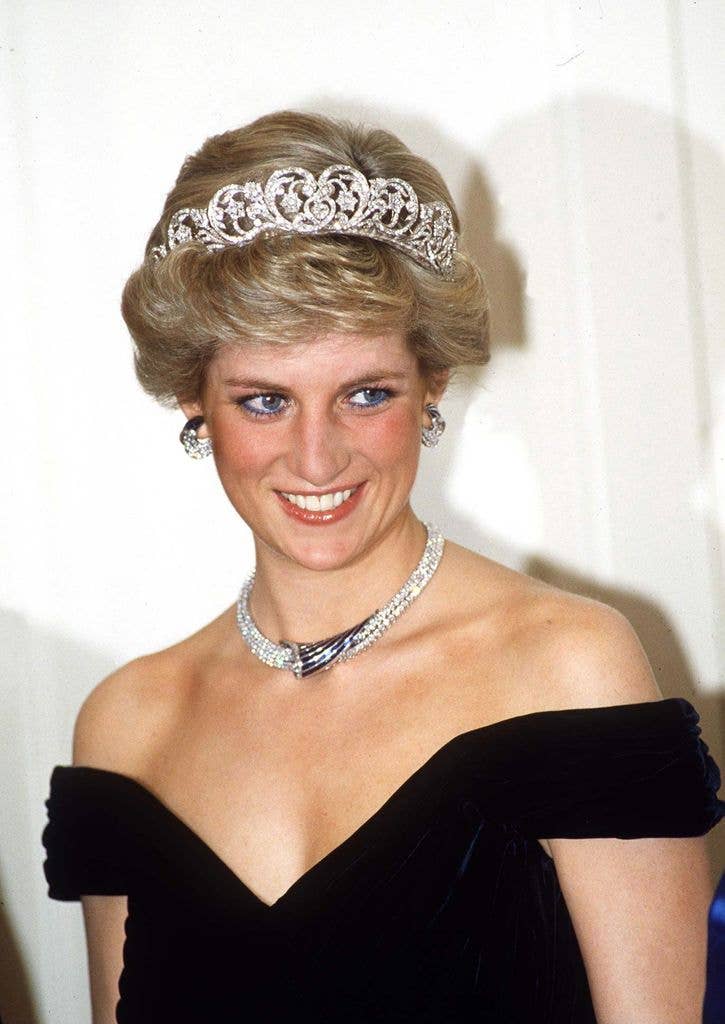 Princess Diana Wearing Sapphire And Diamond Jewels Which Were A Gift From The Sultan Of Oman 