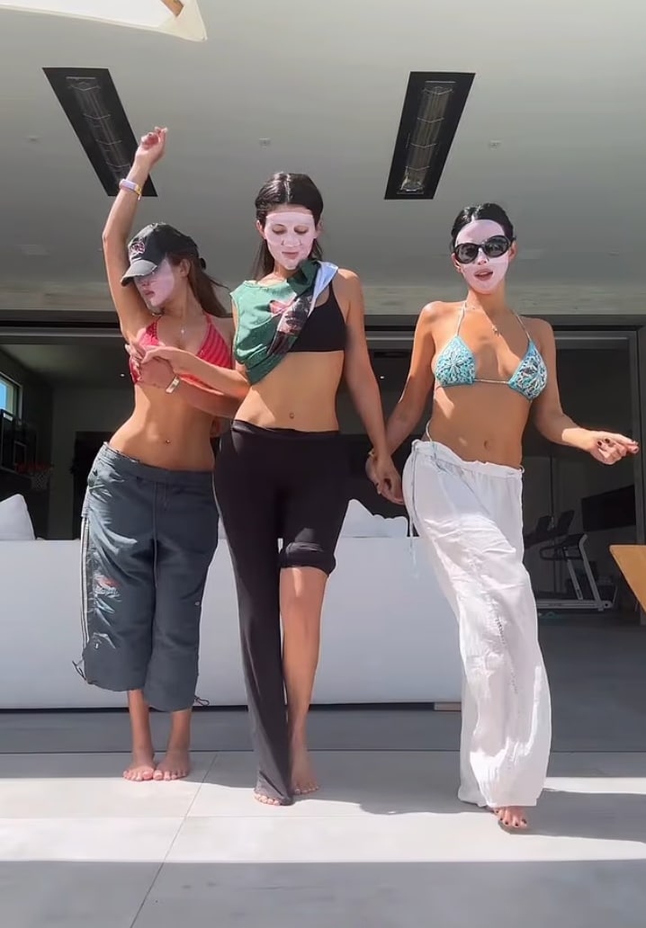 Kylie Jenner and her friends at Coachella