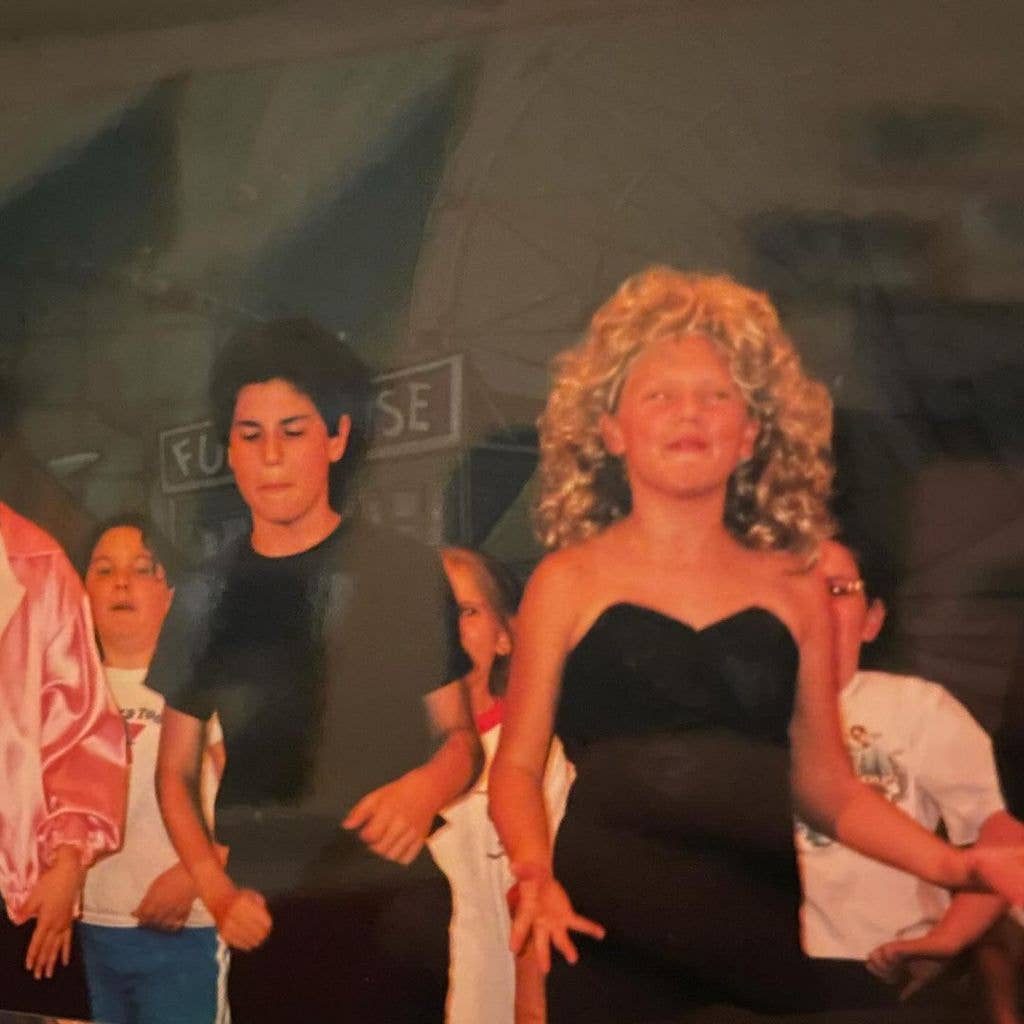 Taylor Swift dresses up as Sandy from Grease in 2000 picture