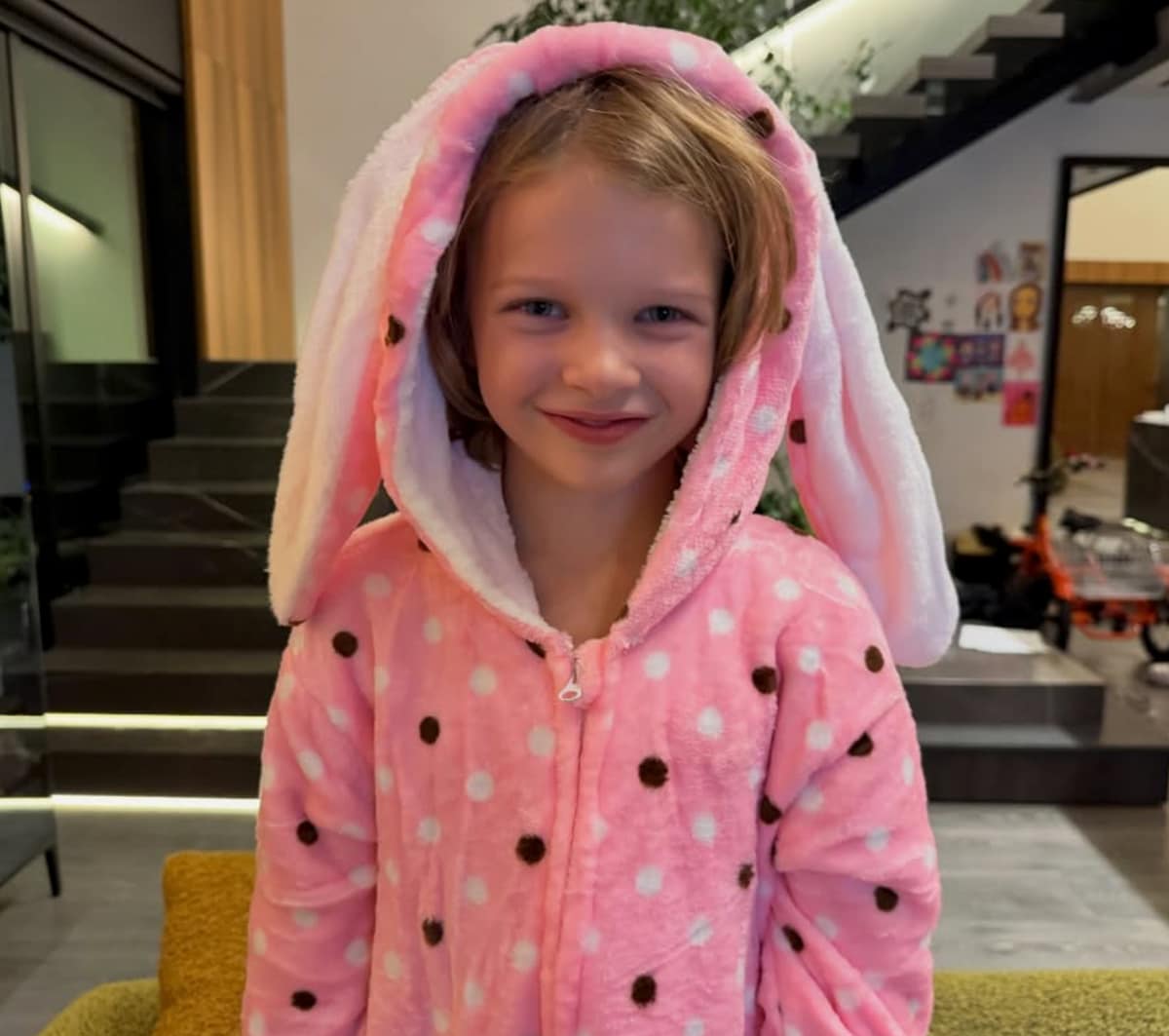 The youngest daughter, Osian Lark Elliot, is 6 years old. Her name was a collaborative choice, with Ever advocating for “Lark” and Dashiel choosing “Elliot,” ultimately leading the parents to combine both names.