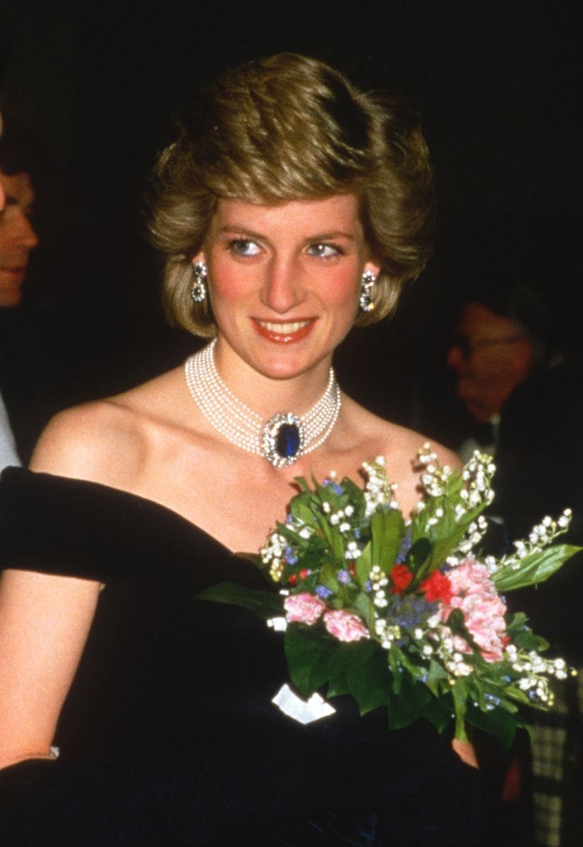 Among the most recognizable items are the sapphire engagement ring, now synonymous with Catherine, as well as matching sapphire-and-diamond earrings and other pieces from Diana’s personal collection.