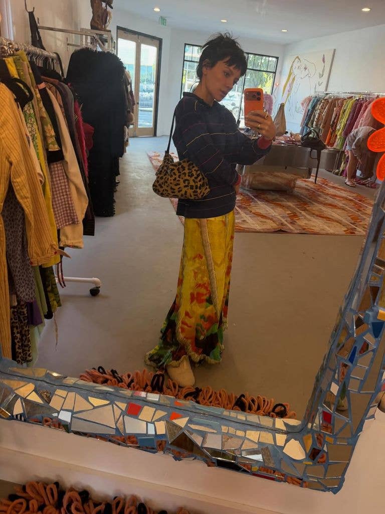 A photo of Lily Allen wearing a yellow skirt 