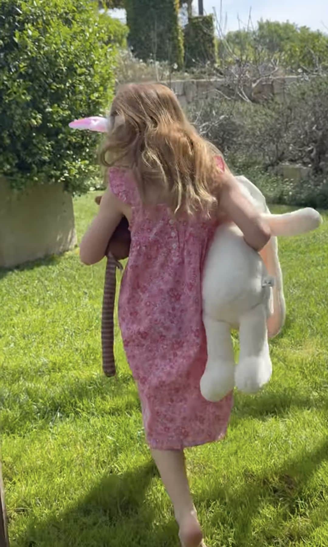 Lili and Archie both have their father's distinctive red hair