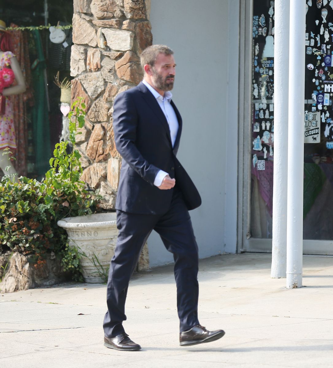 
Ben Affleck is back on his wellness grind and looking sharper than ever doing it. 