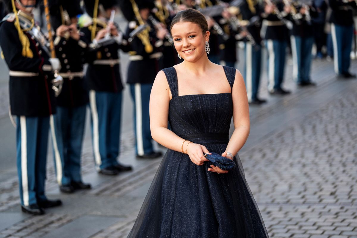 After graduating from high school in the summer of 2026, Princess Isabella of Denmark is set to begin a new chapter that reflects both personal choice and broader societal change. 