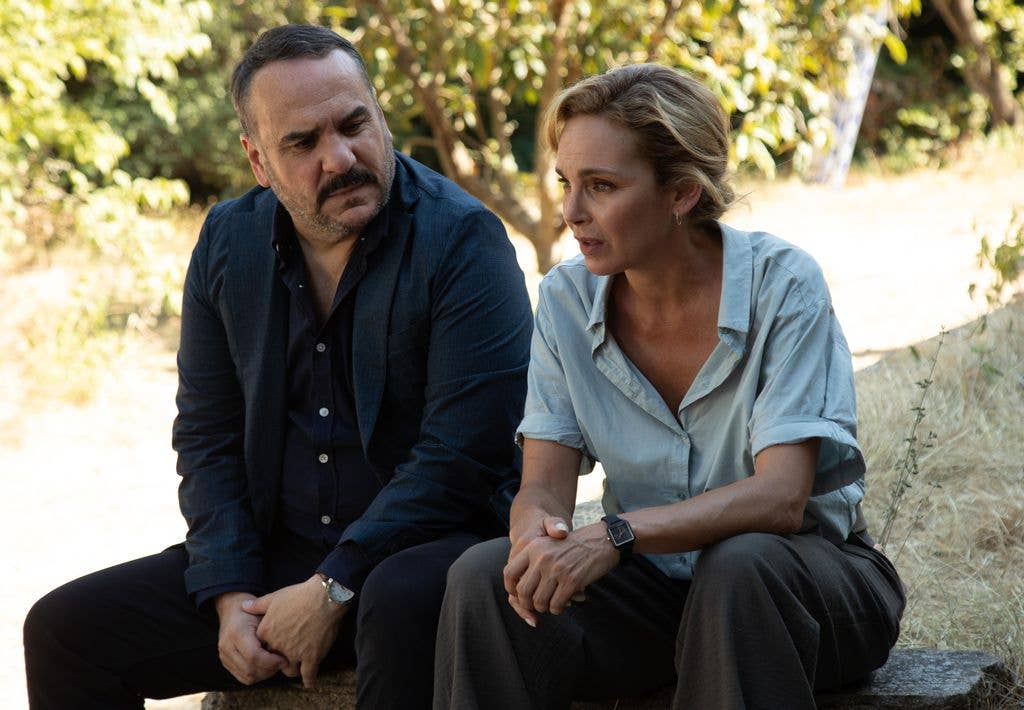 Claire Keim as Virginie Taylor, François-Xavier Demaison as Jerome Ricard in Missed Call