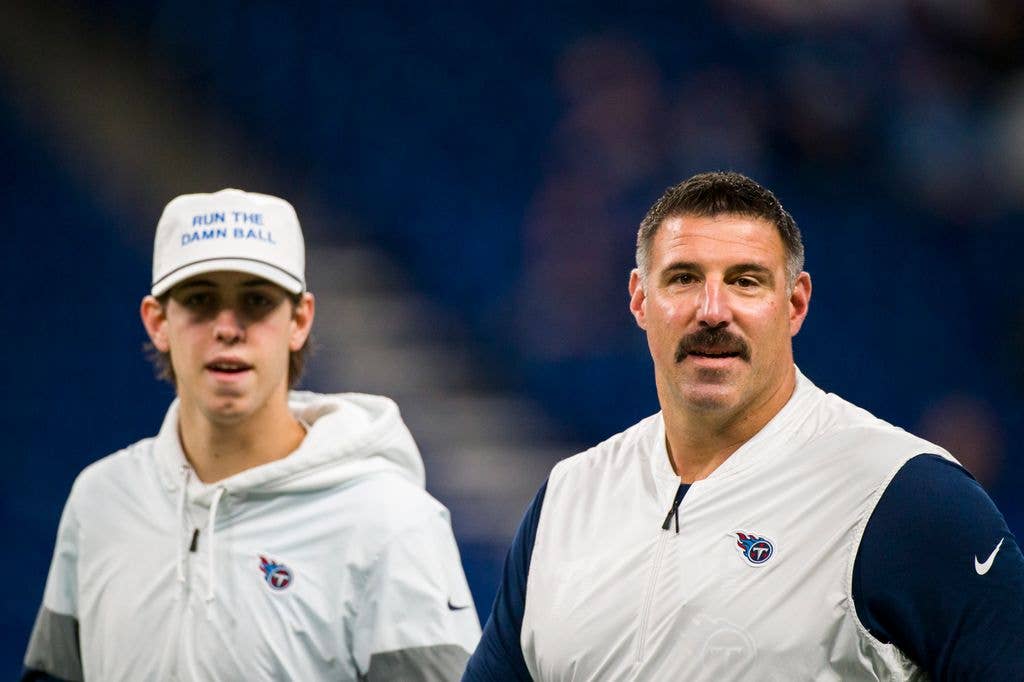 ead coach Mike Vrabel of the Tennessee Titans (right) walks on the field with his son Carter Vrabel before the game against the Indianapolis Colts at Lucas Oil Stadium on December 1, 2019 in Indianapolis, Indiana