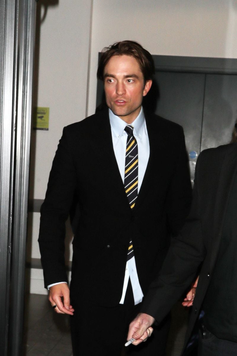 Robert Pattinson reveals his bizarre and “traumatizing” 300 audition, sharing unusual casting details while Zendaya confirms the story’s surprising truth.
