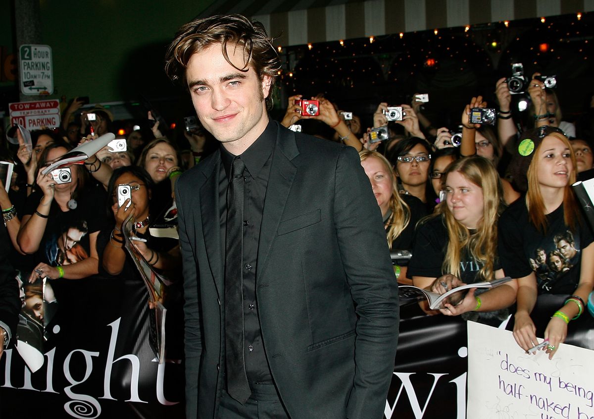 Actor Robert Pattinson attends the premiere of Summit Entertainment's "Twilight" at The Mann Village and Bruin Theatres on November 17, 2008 in Westwood, California. The film is based on the popular book series by author Stephanie Meyer.  (Photo by Vince Bucci/Getty Images)