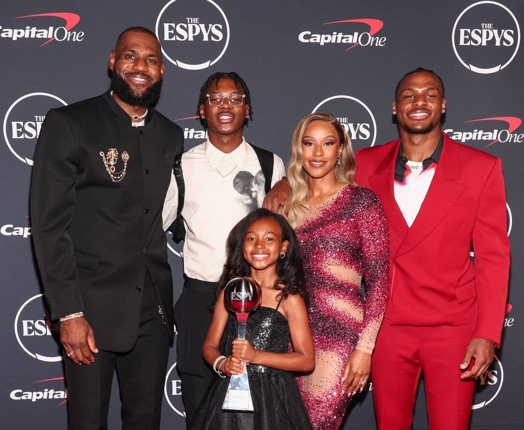 photo of lebrom james and family