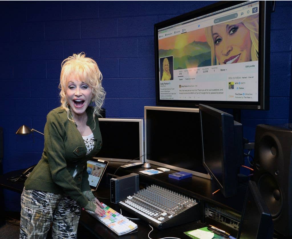 Dolly Parton Tweet with her fans before QVC Presents, Dolly Parton Q Sessions Live from Nashville - Featuring "Blue Smoke" Dolly Parton rehearses at NorthStar Studios on April 27, 2014 in Nashville, Tennessee