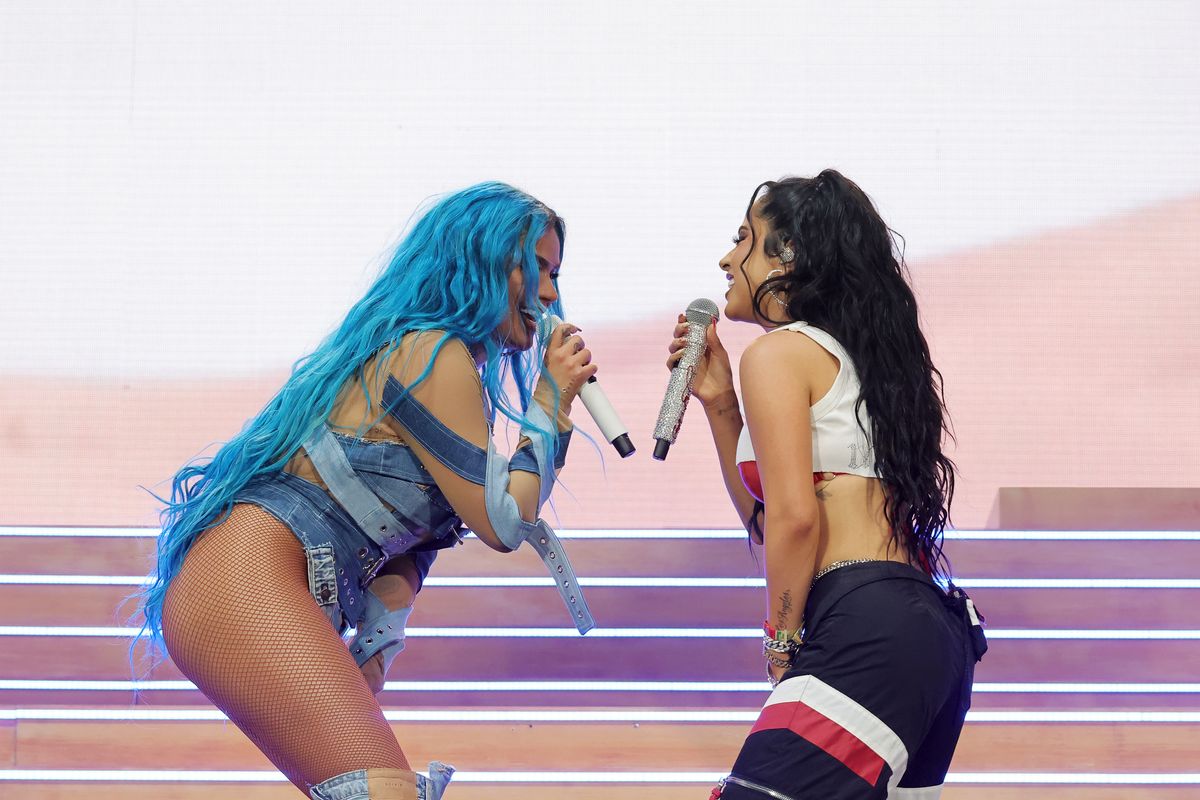 They sang "MAMIII: live for the first time at Coachella in 2022