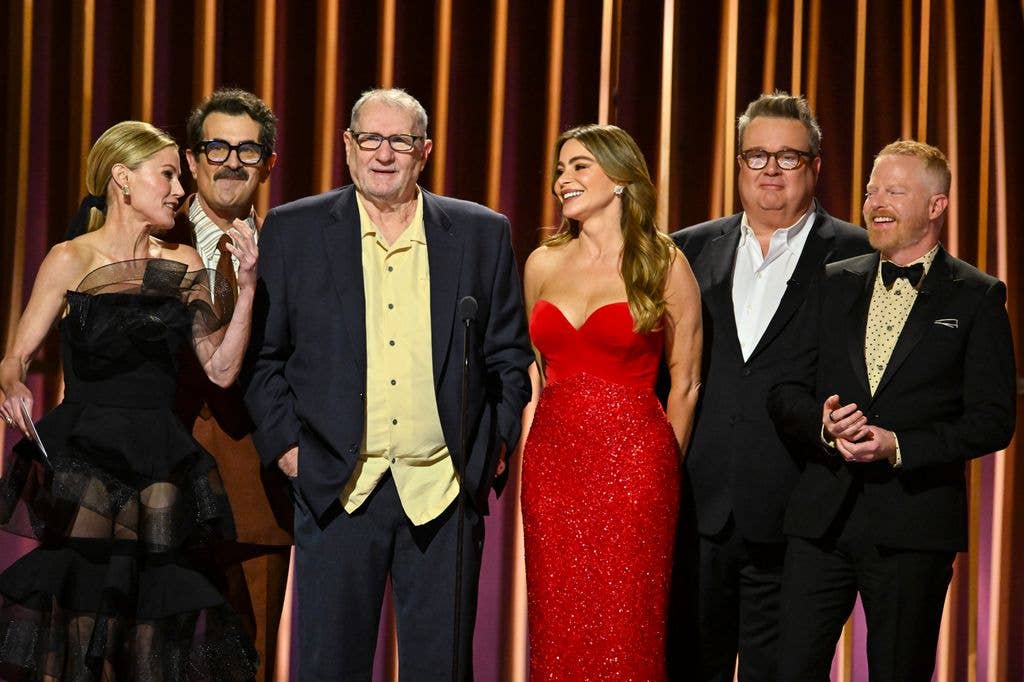 Julie Bowen, Ty Burrell, Ed O'Neill, SofÃa Vergara, Eric Stonestreet, and Jesse Tyler Ferguson at the 30th Annual Screen Actors Guild Awards held at the Shrine Auditorium and Expo Hall on February 24, 2024 in Los Angeles, California.