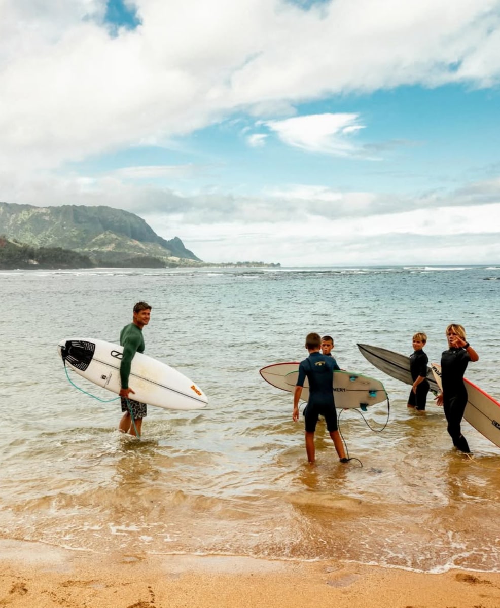 Chris Hemsworth is giving fans a fresh glimpse into his life off-screen, this time through a laid-back family surf trip that says more about fatherhood than fame ever could.