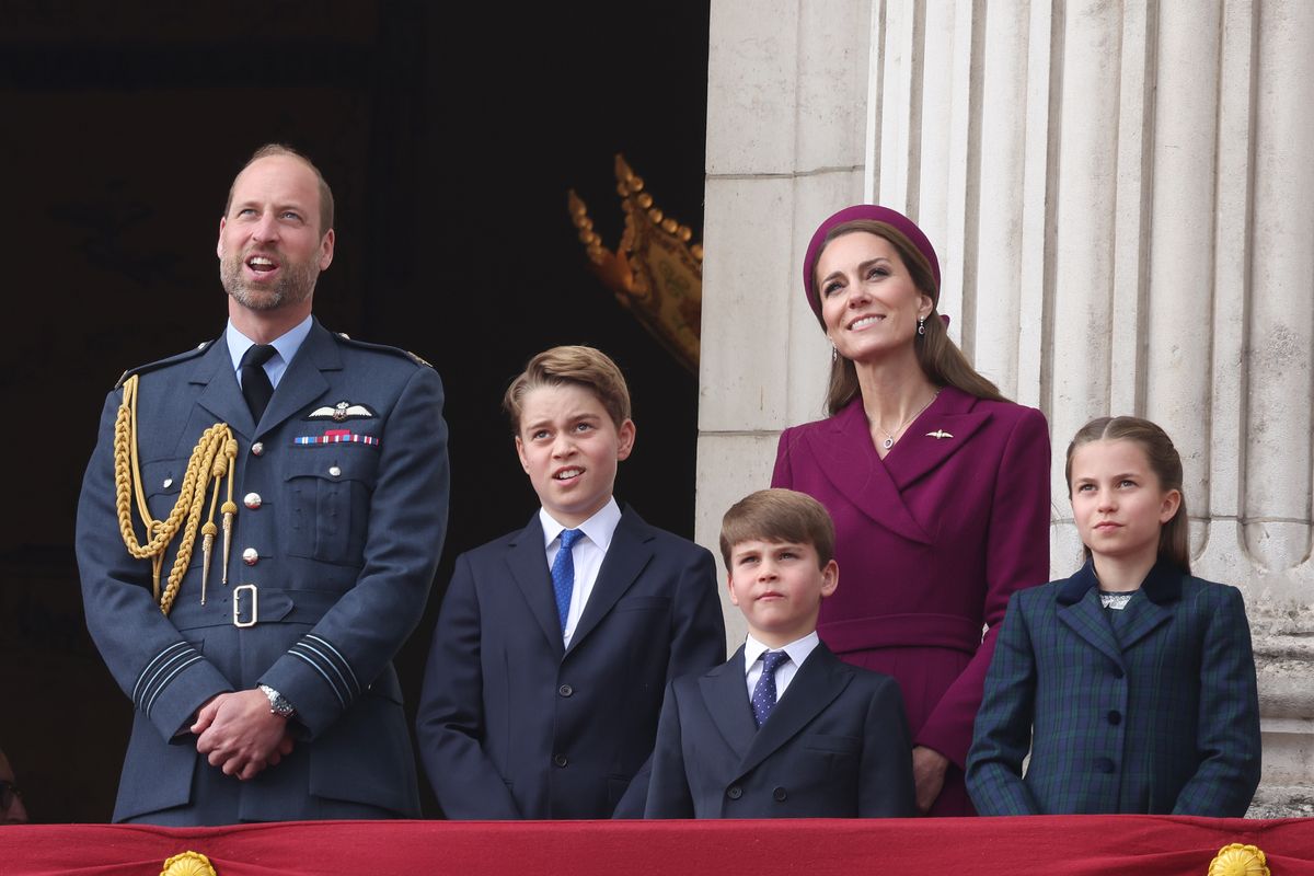 LONDON, ENGLAND - MAY 05: (L-R) Prince William, Prince of Wales, Prince George of Wales, Prince Louis of Wales, Catherine, Princess of Wales and Princess Charlotte of Wales on the balcony of Buckingham Palace during the military procession to mark the 80th anniversary of VE Day on May 05, 2025 in London, England. The King and Queen, joined by Members of the Royal Family, will take part in events from May 5th to May 8th to commemorate the 80th anniversary of VE Day, which signalled the end of the Second World War in Europe. (Photo by Neil Mockford/GC Images)