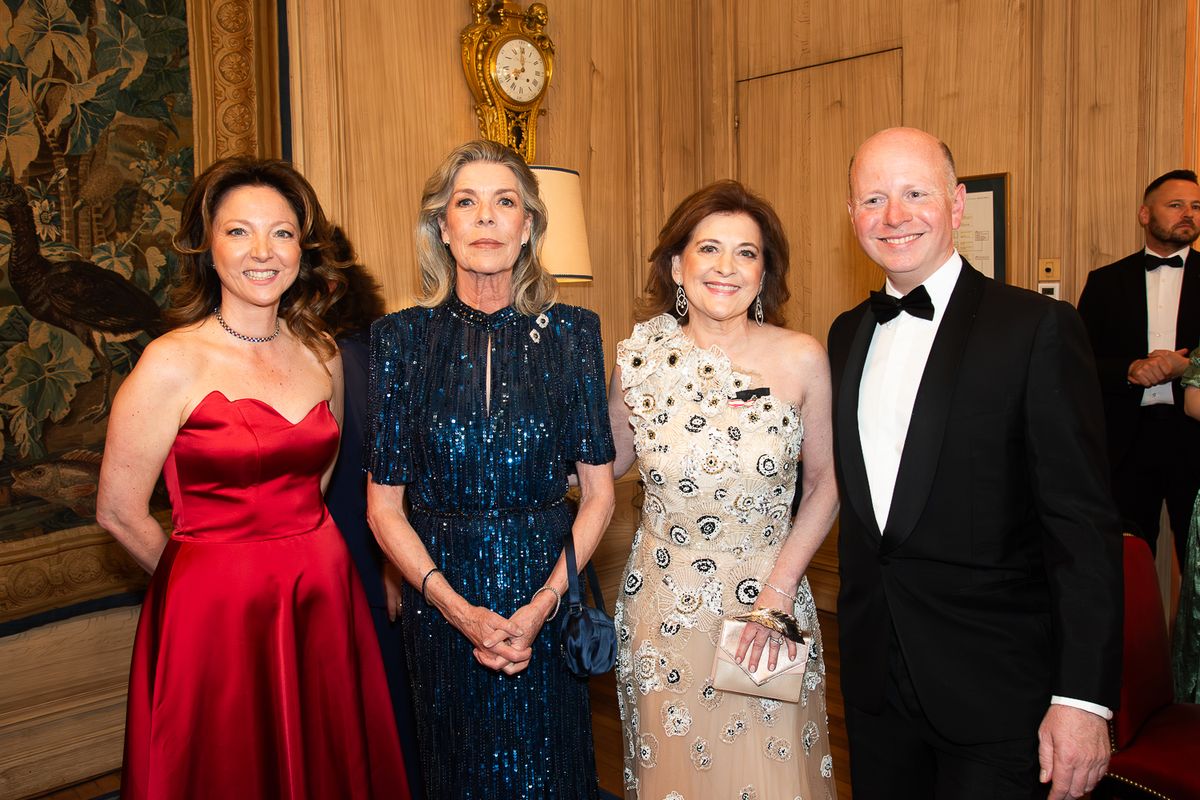 She tributed her family heritage with her sapphire earrings