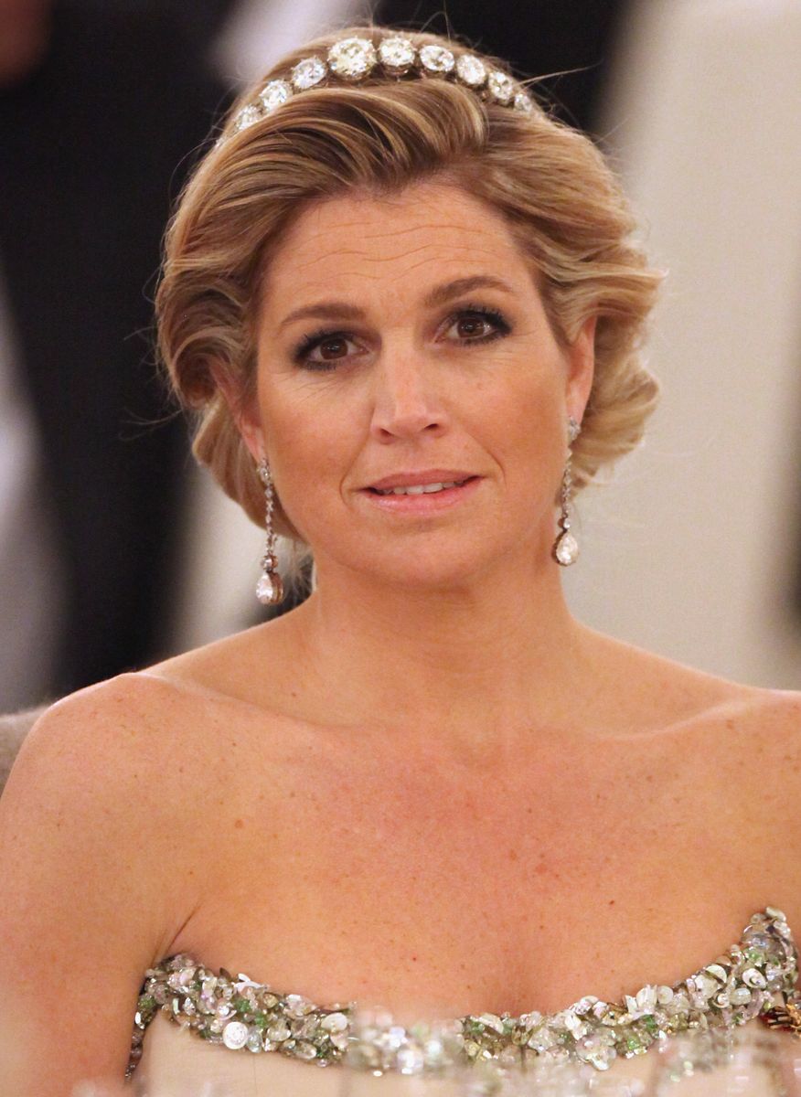 This piece, created from a necklace originally given to Queen Emma in 1879, contains over 100 carats of diamonds and has become one of Queen Máxima’s most frequently worn tiaras for official engagements.