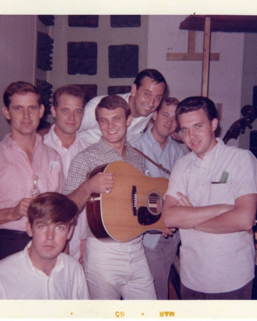 The original FAME Studios, Muscle Shoals Rhythm Section pose for a portrait during a Tommy Roe recording session at FAME Studios in Muscle Shoals, Alabama. (L_R) Rick Hall, Felton Jarvis(producer), Tommy Roe, Ray Stevens, David Briggs, Norbert Putnam and Jerry Carrigan (Kneeling)