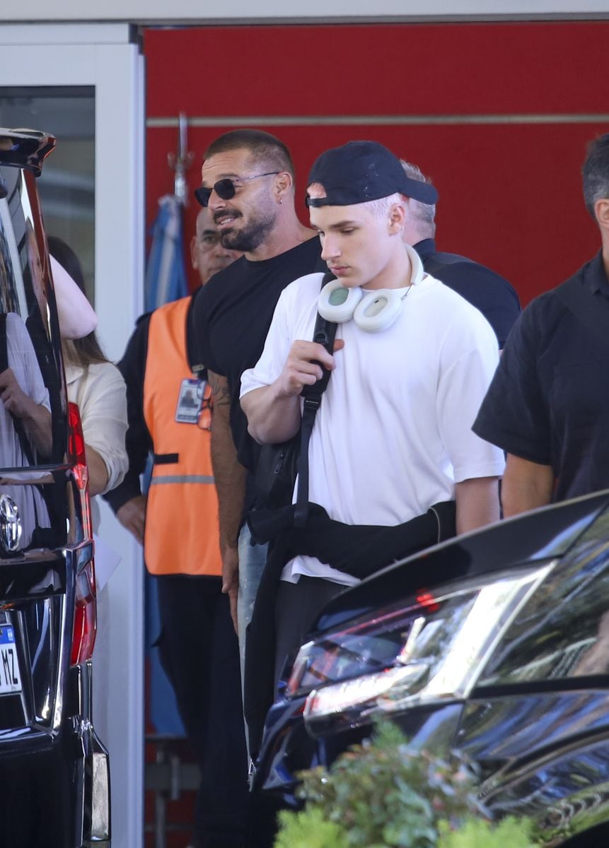 Ricky Martin was joined by his twin sons, Valentino and Matteo, as the trio stepped off their flight in effortlessly cool, casual travel looks that still managed to turn heads.