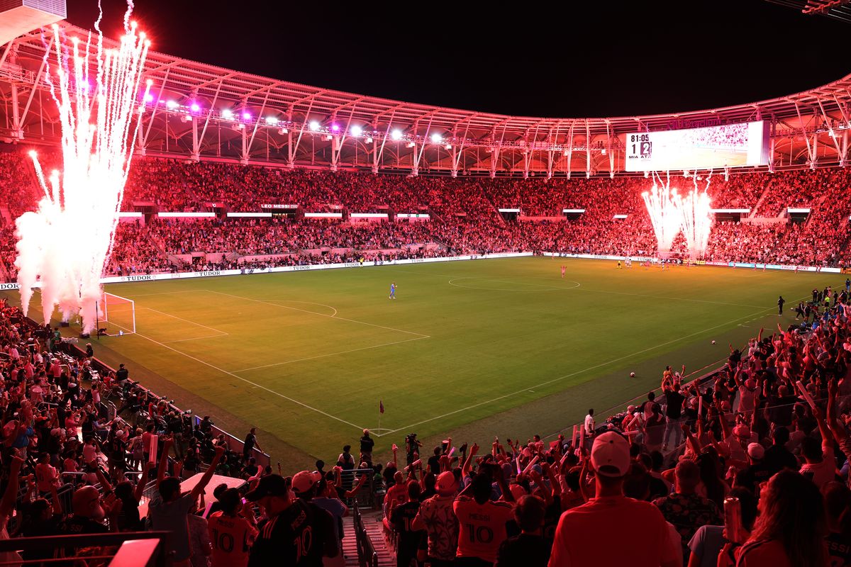 Marc Anthony headlines Inter Miami stadium debut with emotional anthem performance