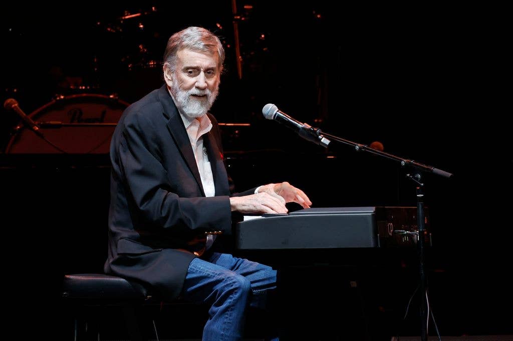 ray stevens sitting at piano