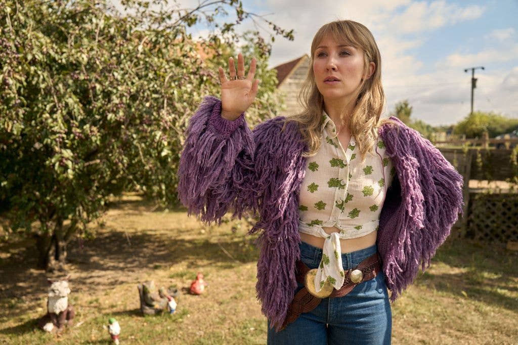 Lela (ERIN DOHERTY) in California Avenue