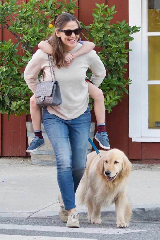 Jennifer Garner Gives Sam A Piggyback Ride