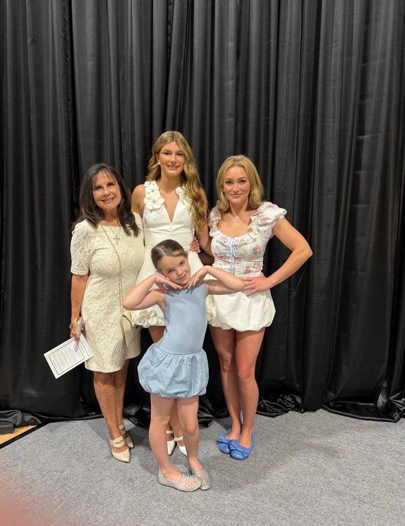 photo of jamie lynn spears with mother and two daughters