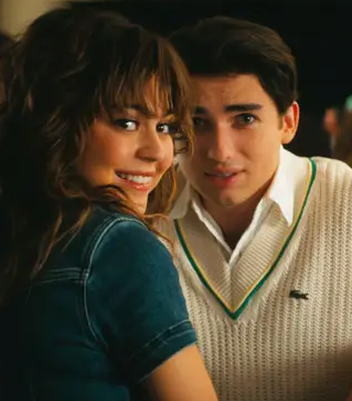 Mika Abdalla and Charlie Evans as Allie and Hunter in Off Campus