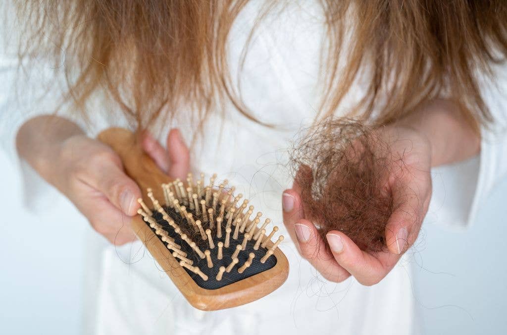 Melatonin for hair loss can be applied via three different techniques: topical, oral or mesotherapy