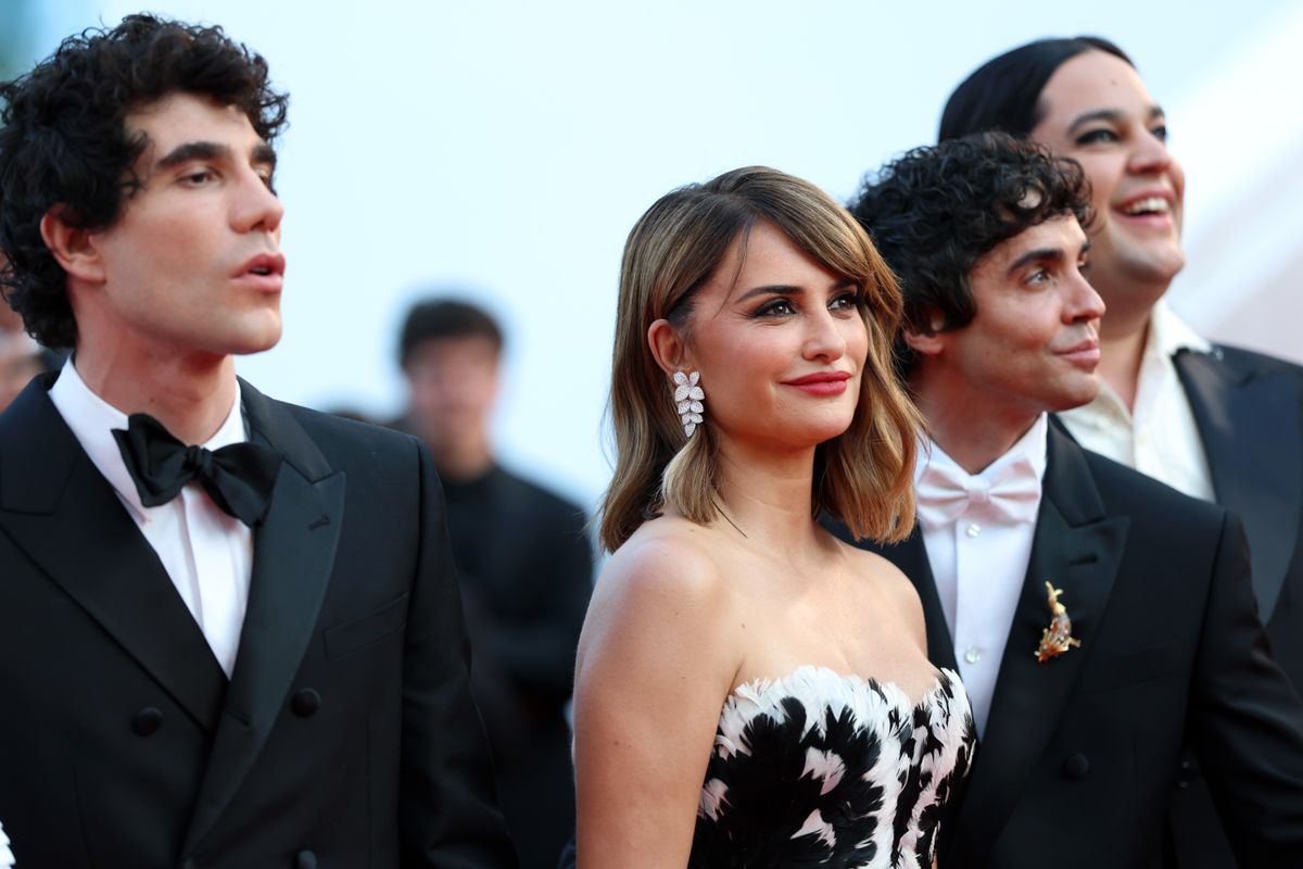 Penélope Cruz joined Javier Calvo and Javier Ambrossi on the Cannes red carpet as La bola negra became one of the festival’s biggest success stories.