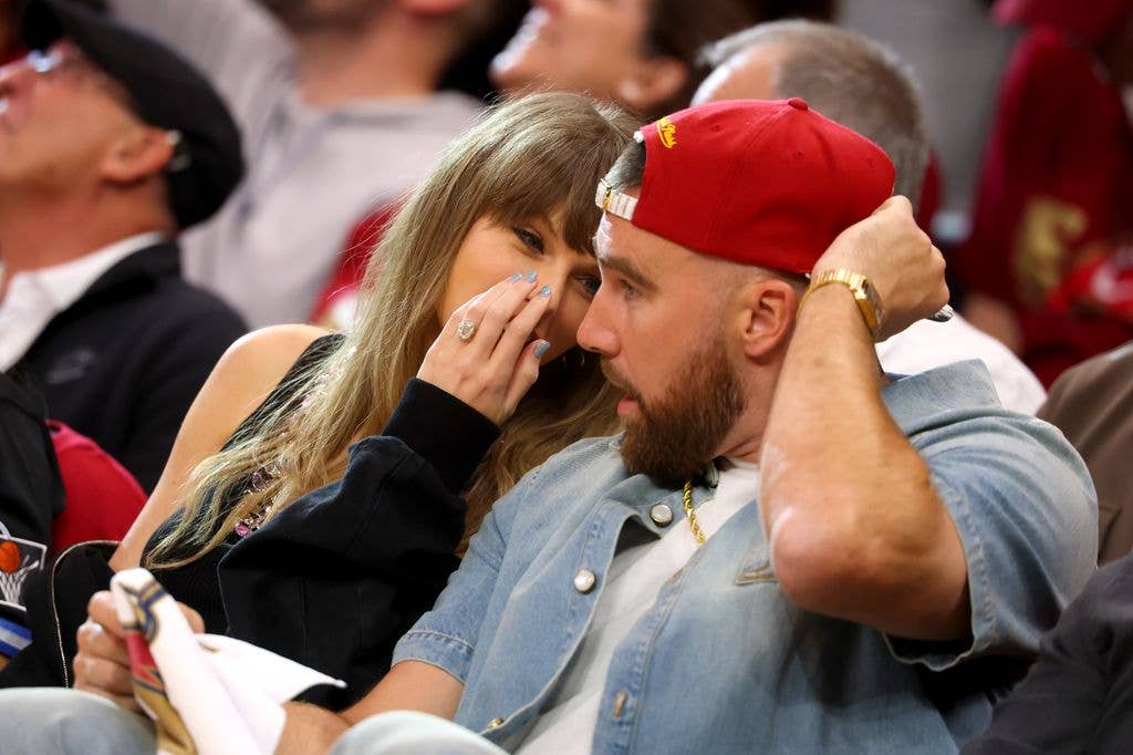 The pair cozied up during the game