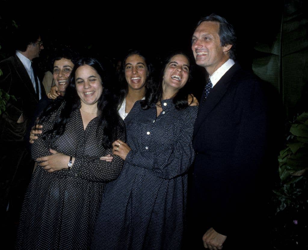 Alan Alda, wife Arlene Weiss and daughters Elizabeth Alda, Eve Alda and Beatrice Alda attend 19th Birthday Party for Elizabeth Alda on August 15, 1979 at the Promenade Cafe in New York City.