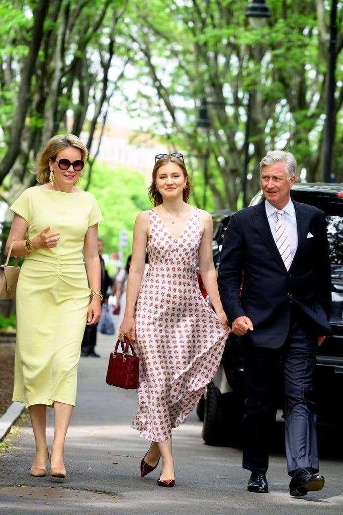 Princess Elisabeth in a silky white dress with her paretns