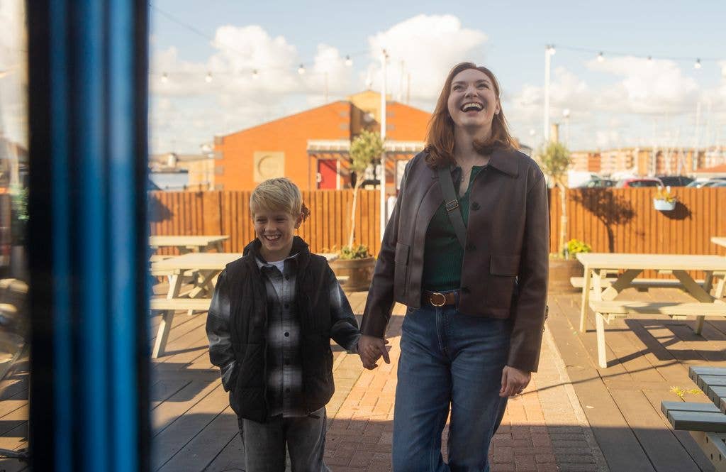 Luke Brent (James Younger) and Amanda Blakefield (Eleanor Tomlinson)