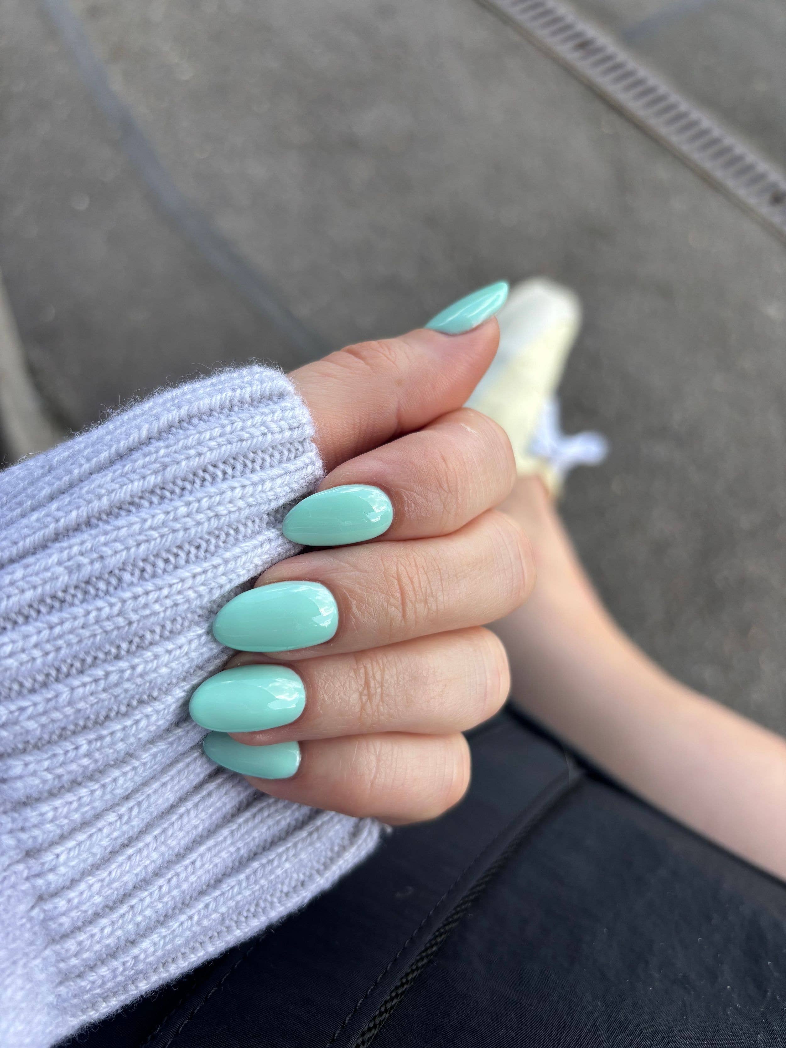 mint green nails 