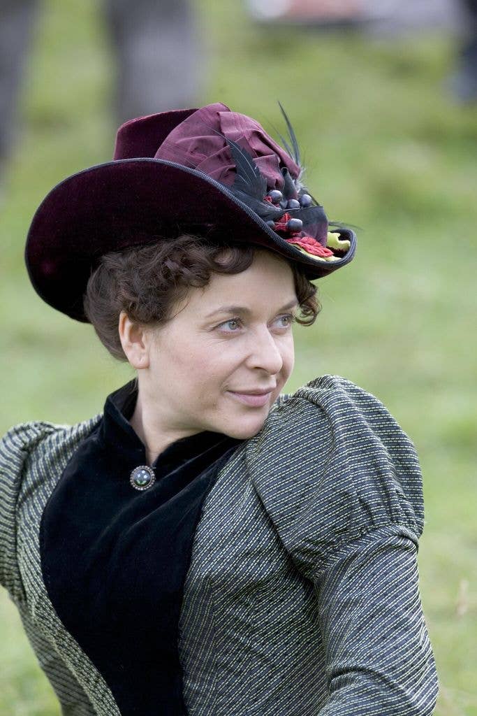 Lark Rise to Candleford - Julia Sawalha as Dorcas Lane