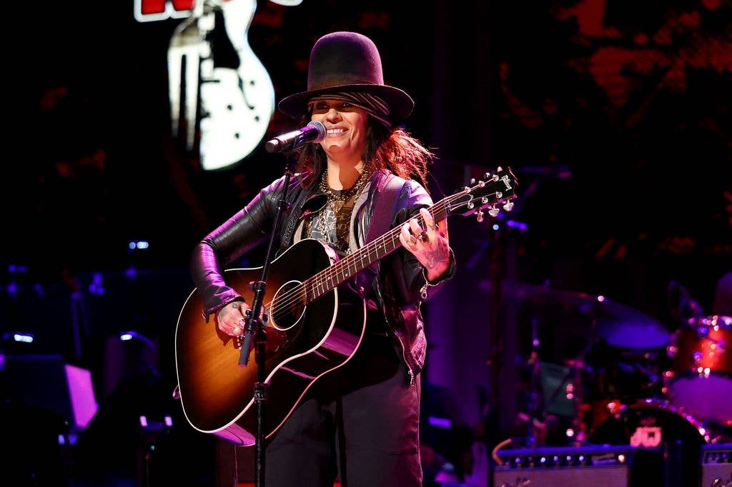 Linda performs in New York City in March 2026