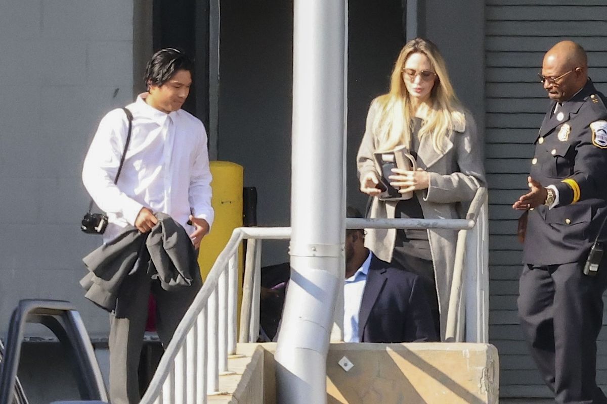 Vivienne and Shiloh didn't appear to be there