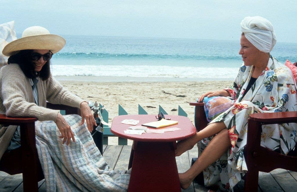 Barbara and Bette in a scene from the film 'Beaches'