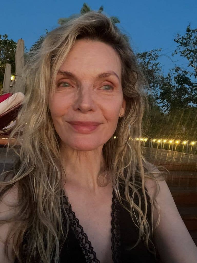 Michelle was glowing in makeup free photo